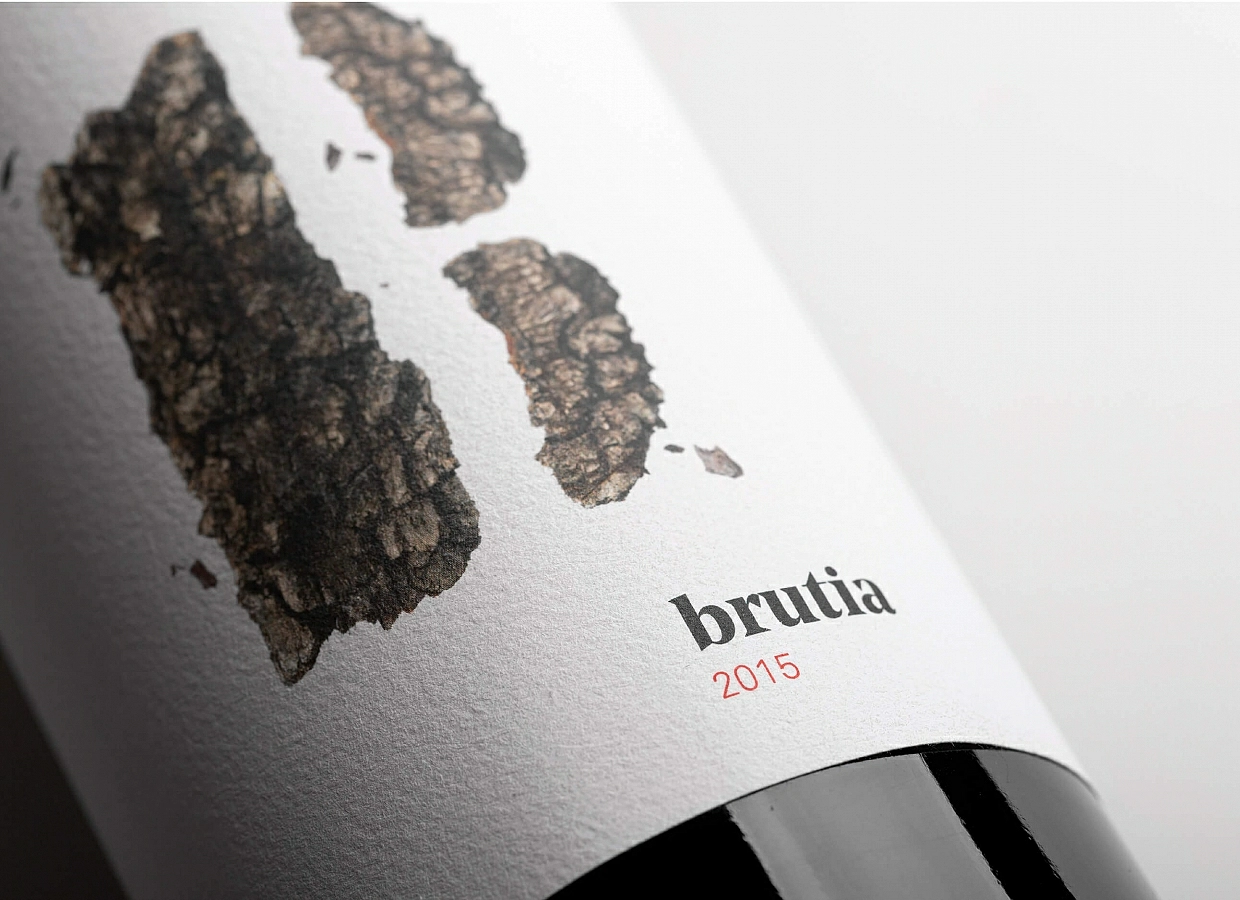 vista real etiqueta de vino brutia