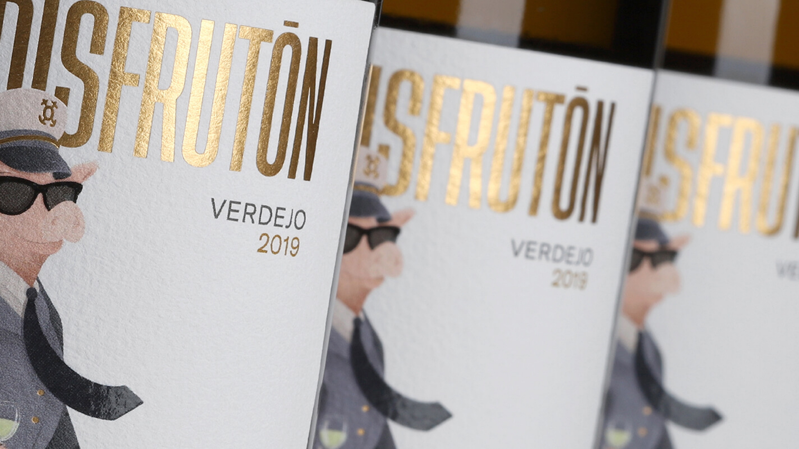 Capitán Disfrutón. Etiqueta para botella de vino