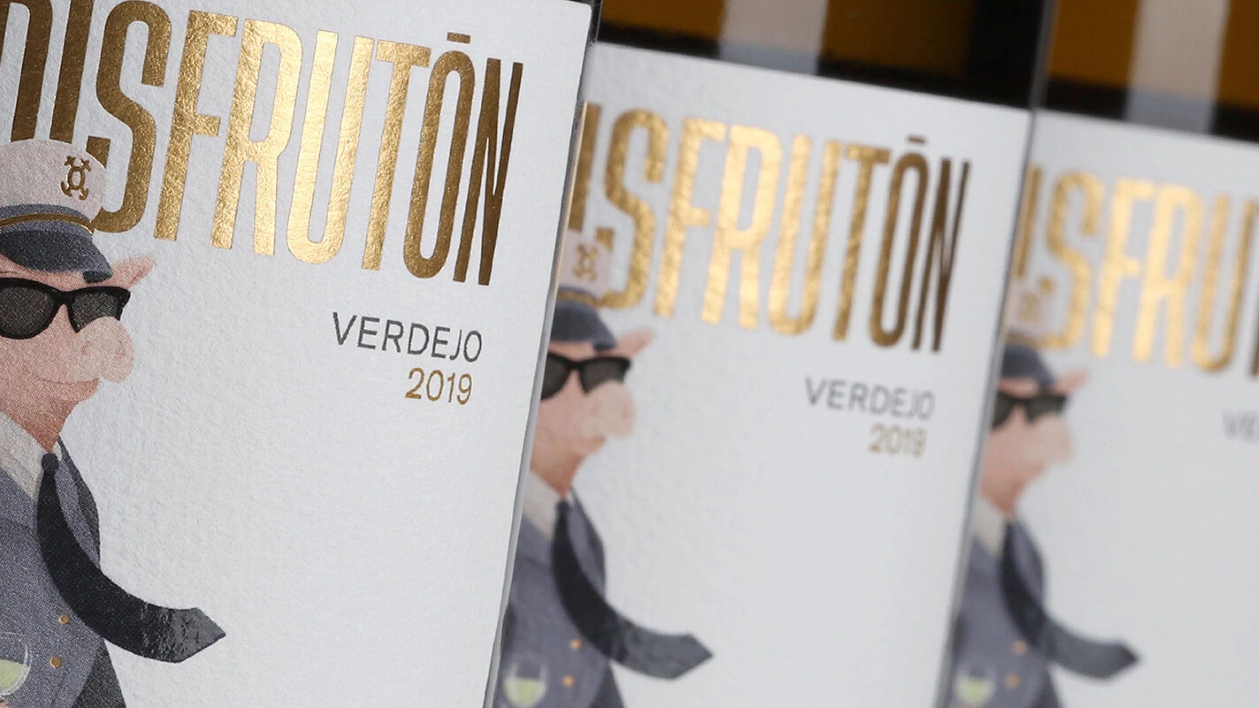 Capitán Disfrutón. Etiqueta para botella de vino
