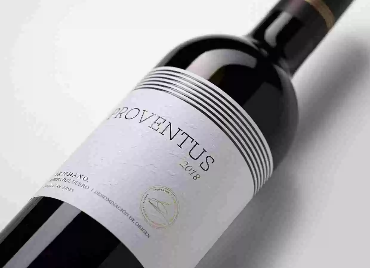 vista real etiqueta de vino en botella proventus