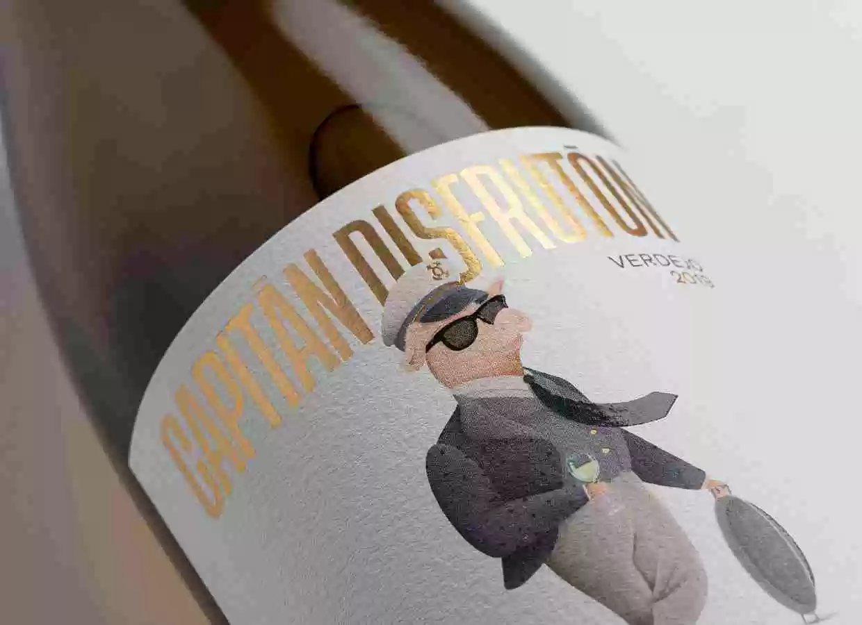 Capitán Disfrutón. Etiqueta para botella de vino